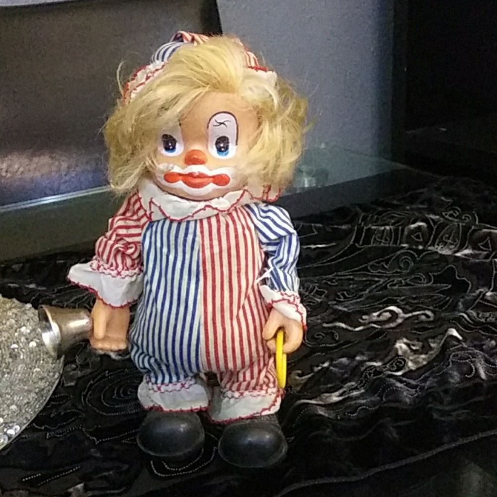 ANTIQUE BLONDE HEAD CLOWNE. SUPER ERNIE ROLLS ON S